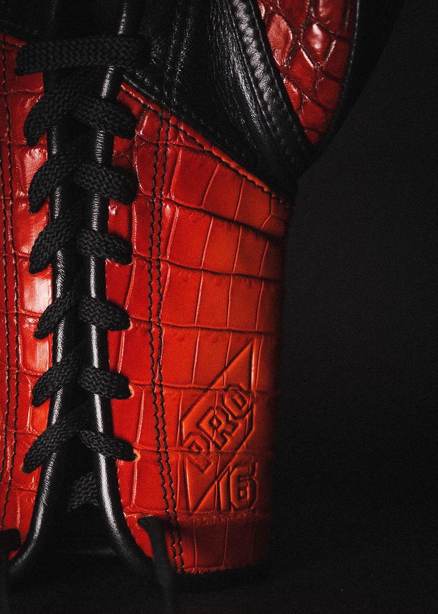 Перчатки на шнурках